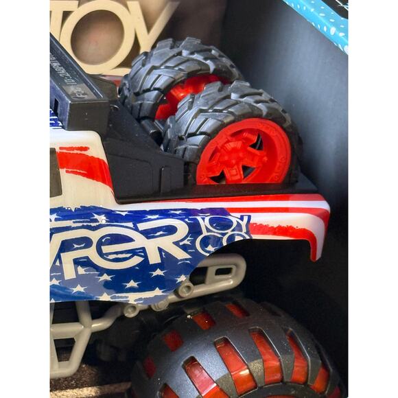 Hyper Toy Co. 1:20 Scale RC Monster Cool Lighting Truck Remote Control - NEW - Picture 4 of 9